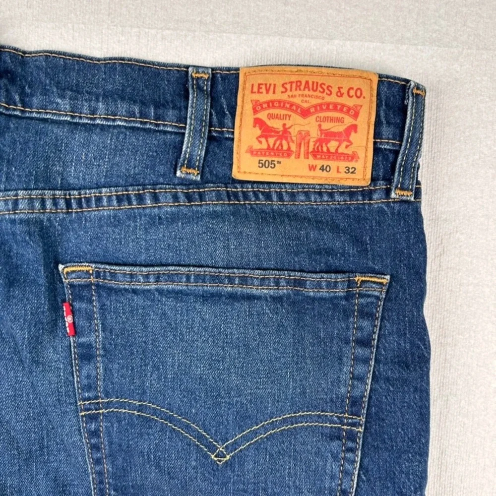Levis 505 Jeans Mens 40x32 Regular Denim Blue Straight Leg Pants Classic Minimal